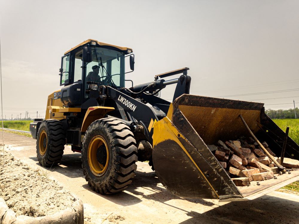 tendering for a front end loader equipped with scales, ensuring that you select the right equipment